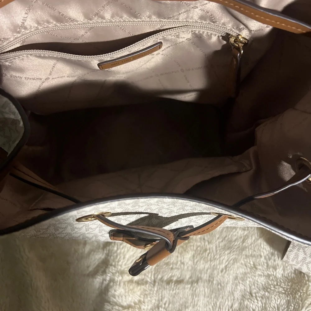 MK backpack - Picture 2 of 4